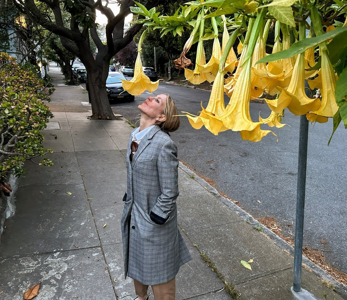 Leanne Hoadley next to a flower tree